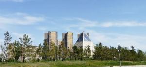una vista de una ciudad con edificios altos en ЖК Highvill Ishim D1, en Astana