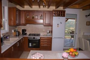 A kitchen or kitchenette at Villa Erofili Plakias south Rethimno Crete