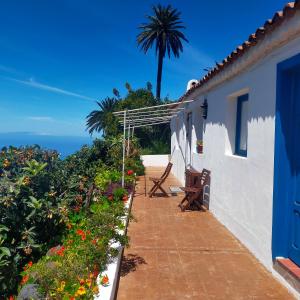 a porch of a house with a view of the ocean at Vista del Sur in Alajeró