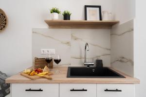 Kuchyňa alebo kuchynka v ubytovaní Nexus Downtown Apartment