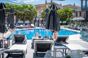 Πισίνα στο ή κοντά στο Dionysos Hotel & Suites