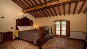 a bedroom with a large bed in a room at Podere Cerciano in Radicondoli