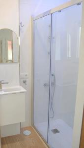 Ett badrum på Apartamento en centro de Ferrol