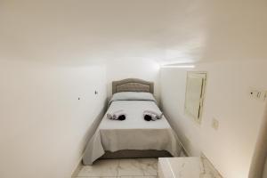 A bed or beds in a room at Scudaniglio Home