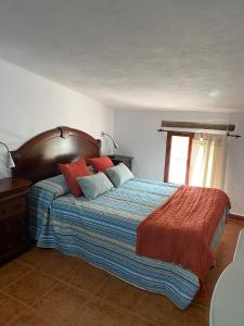 Postel nebo postele na pokoji v ubytování La Buhardilla de Torrecillas