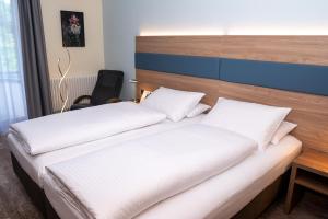 Postel nebo postele na pokoji v ubytování Hotel Kastanienhof