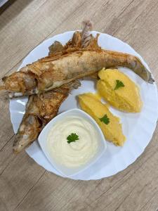 Mad på pensionatet eller i nærheden