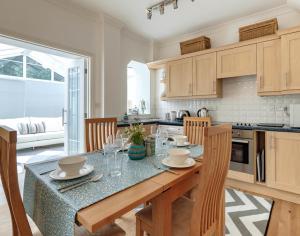 Η κουζίνα ή μικρή κουζίνα στο St Martins Apartment