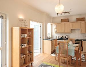 Η κουζίνα ή μικρή κουζίνα στο St Martins Apartment