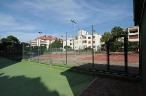 Tenis alebo squash v ubytovaní AMANECER vista mar Orangecosta alebo jeho okolí