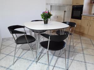 Kuchyň nebo kuchyňský kout v ubytování Ferienwohnung im Palais Rosenlund