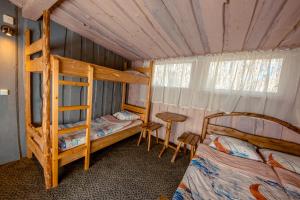 a bedroom with two bunk beds and a table at Villa Marika Holiday Centre in Alajõe