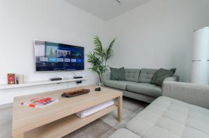 TV a/nebo společenská místnost v ubytování Vv Sunny Holiday Villa Maspalomas