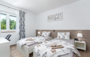 Ένα ή περισσότερα κρεβάτια σε δωμάτιο στο Holiday House Mateo with Private Pool