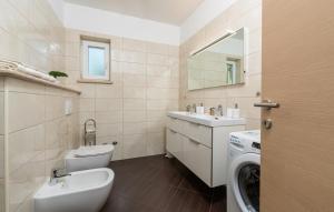 Ένα μπάνιο στο Holiday House Mateo with Private Pool +31 φωτογραφίες