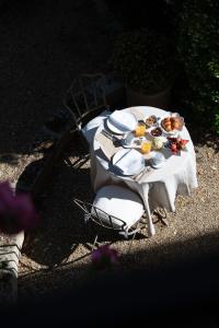 a table with plates of food on top of it at La Maison du Village in Saint-Rémy-de-Provence