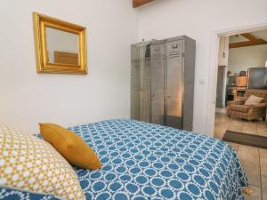 a bedroom with a bed and a mirror on the wall at Willow Cottage in Aberystwyth