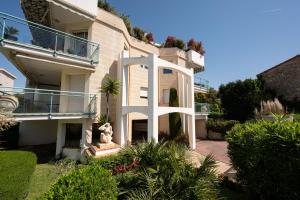 a house with a large white cross in the yard at Novaä in Antibes