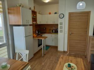 Nhà bếp/bếp nhỏ tại вила ФЛОРА +23 ảnh