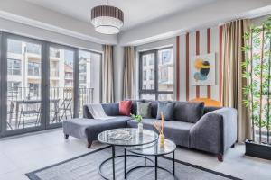 a living room with a couch and a table at New Inn Hotel Cadde 54 Mall in Sakarya