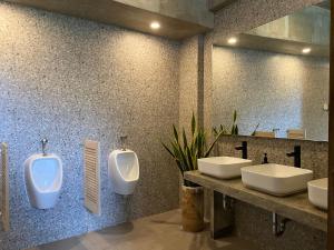 Bagno di Shorebreak Hostel San Juan La Union