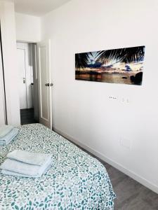 A bed or beds in a room at Elegant apartment next to the sea! Még 21 kép