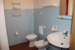 A bathroom at Hotel Conca d'Oro