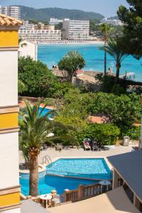 The swimming pool at or close to FLOR los Almendros Apartamentos