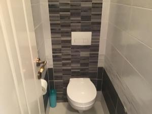 A bathroom at Family Wellness Apartman