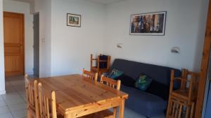 Posedenie v ubytovaní SAVINES LE LAC APPARTEMENT VUE SUR LE LAC