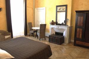 Posteľ alebo postele v izbe v ubytovaní Chateau de Viviez