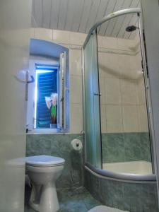Koupelna v ubytování Peric Rooms
