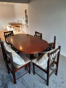 Gallery image of 4 Bedroom, 15 min to Limerick city Quiet Retreat. in Limerick