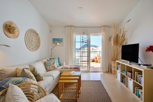 a living room with a couch and a tv at Apartament Altea Spaniahome in Altea