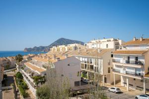 a view of a city with buildings and the ocean at Apartament Altea Spaniahome in Altea