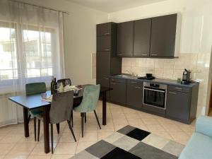 Kuchyňa alebo kuchynka v ubytovaní Apartment Eli - Zadar