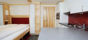Postel nebo postele na pokoji v ubytování Hotel Kristall B&B