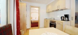 Kuchyň nebo kuchyňský kout v ubytování Hotel Kristall B&B