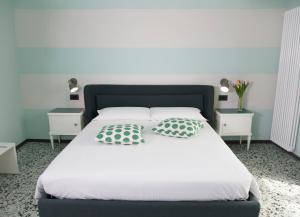Säng eller sängar i ett rum på Moncrivel Rooms & Relax