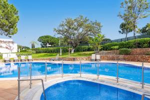 Swimmingpoolen hos eller tæt på Charming Balaia Golf Village Apartment - Sleeps 6