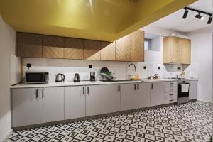 Kjøkken eller kjøkkenkrok på When in Athens Hostel