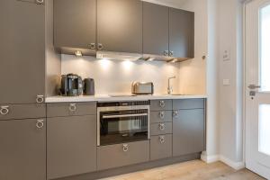 A kitchen or kitchenette at West 2_16 _New Port 2
