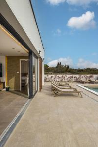 Vrsi şehrindeki Villa Coralis With Heated Pool tesisine ait fotoğraf galerisinden bir görsel