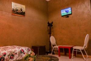 TV a/nebo společenská místnost v ubytování Salma Palms Hôtel