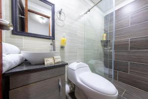 Koupelna v ubytování Ayenda Sarayu House