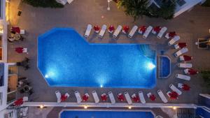 Bazén v ubytování Serhan Hotel nebo v jeho okolí