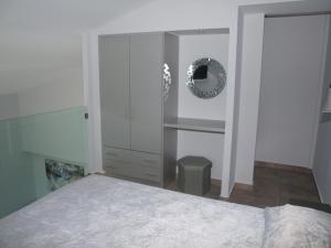 Posteľ alebo postele v izbe v ubytovaní Attic Apartments