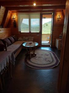 Llit o llits en una habitació de Jovana