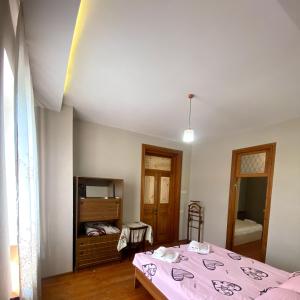Letto o letti in una camera di Kera