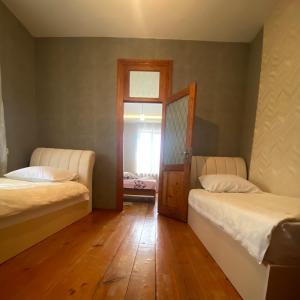 Letto o letti in una camera di Kera